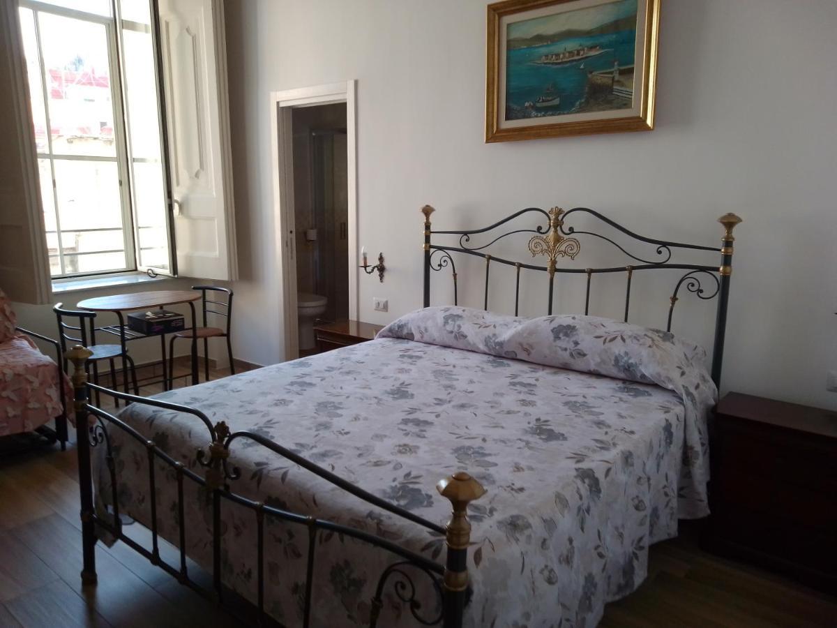 B&B Palazzo Sersale Napoli Buitenkant foto