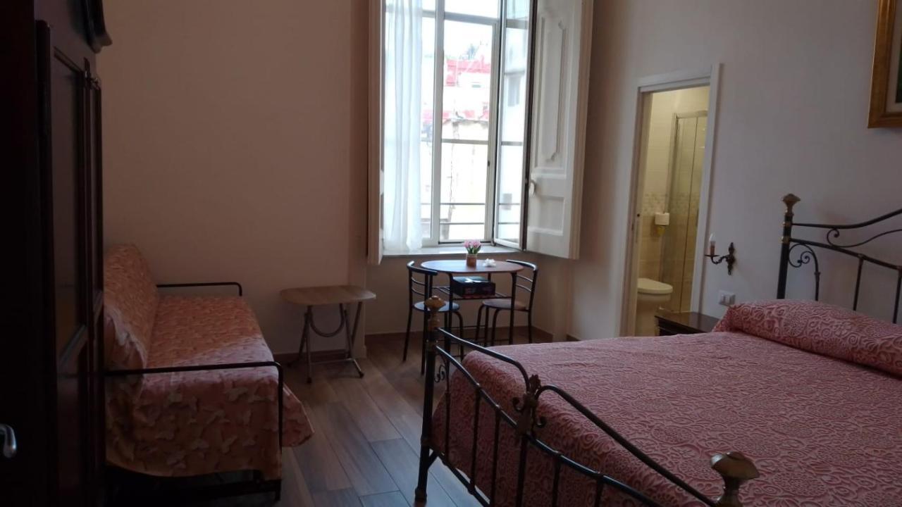 B&B Palazzo Sersale Napoli Buitenkant foto