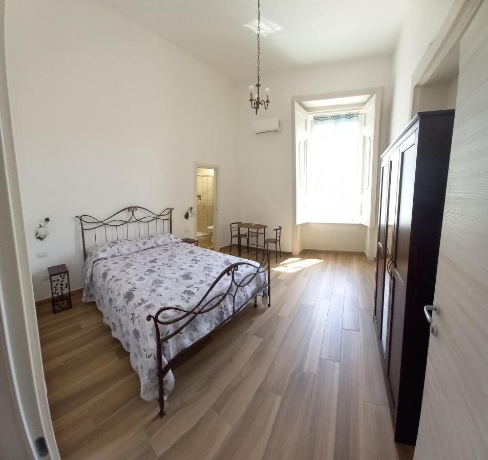 B&B Palazzo Sersale Napoli Buitenkant foto