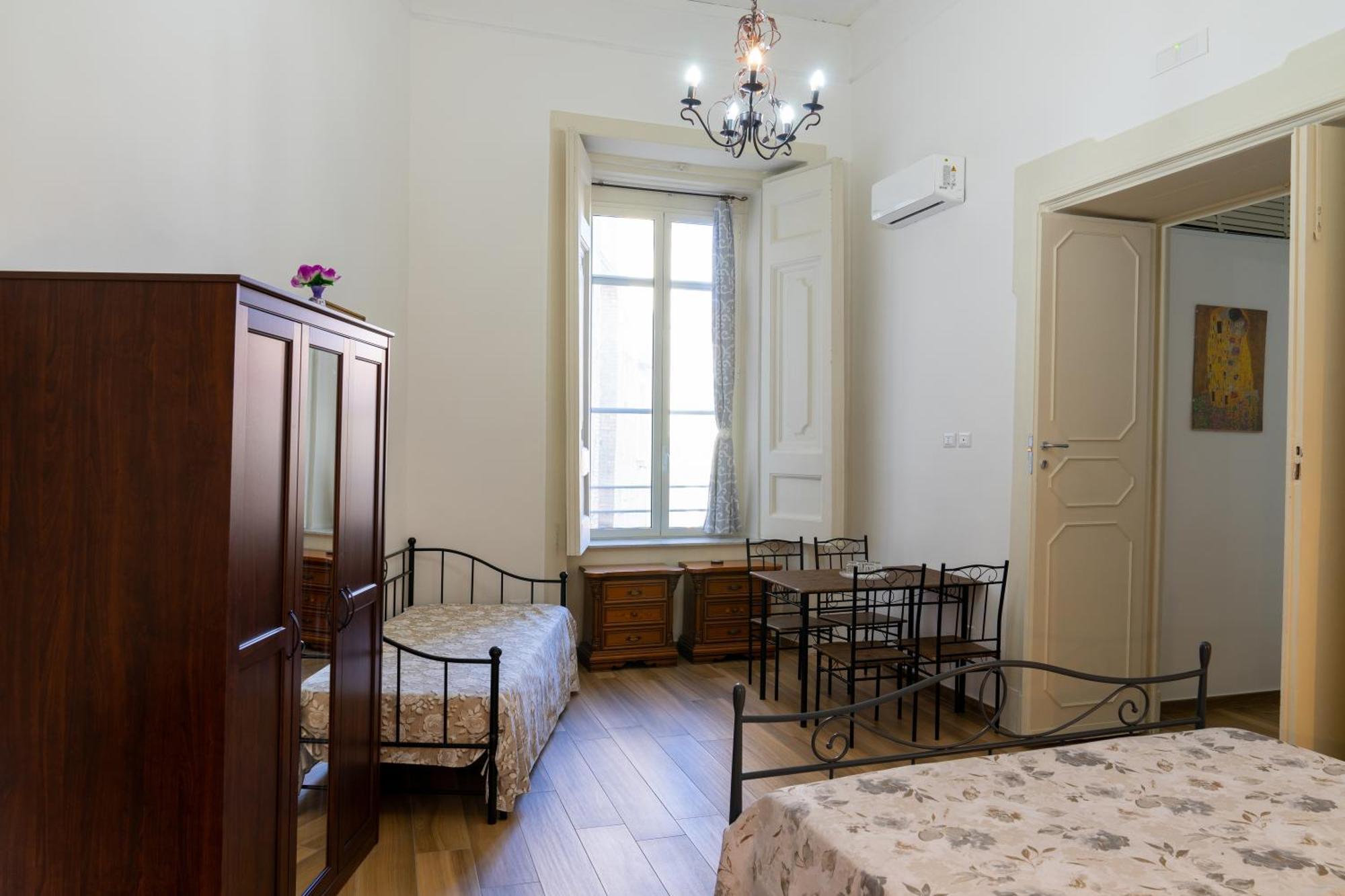 B&B Palazzo Sersale Napoli Buitenkant foto