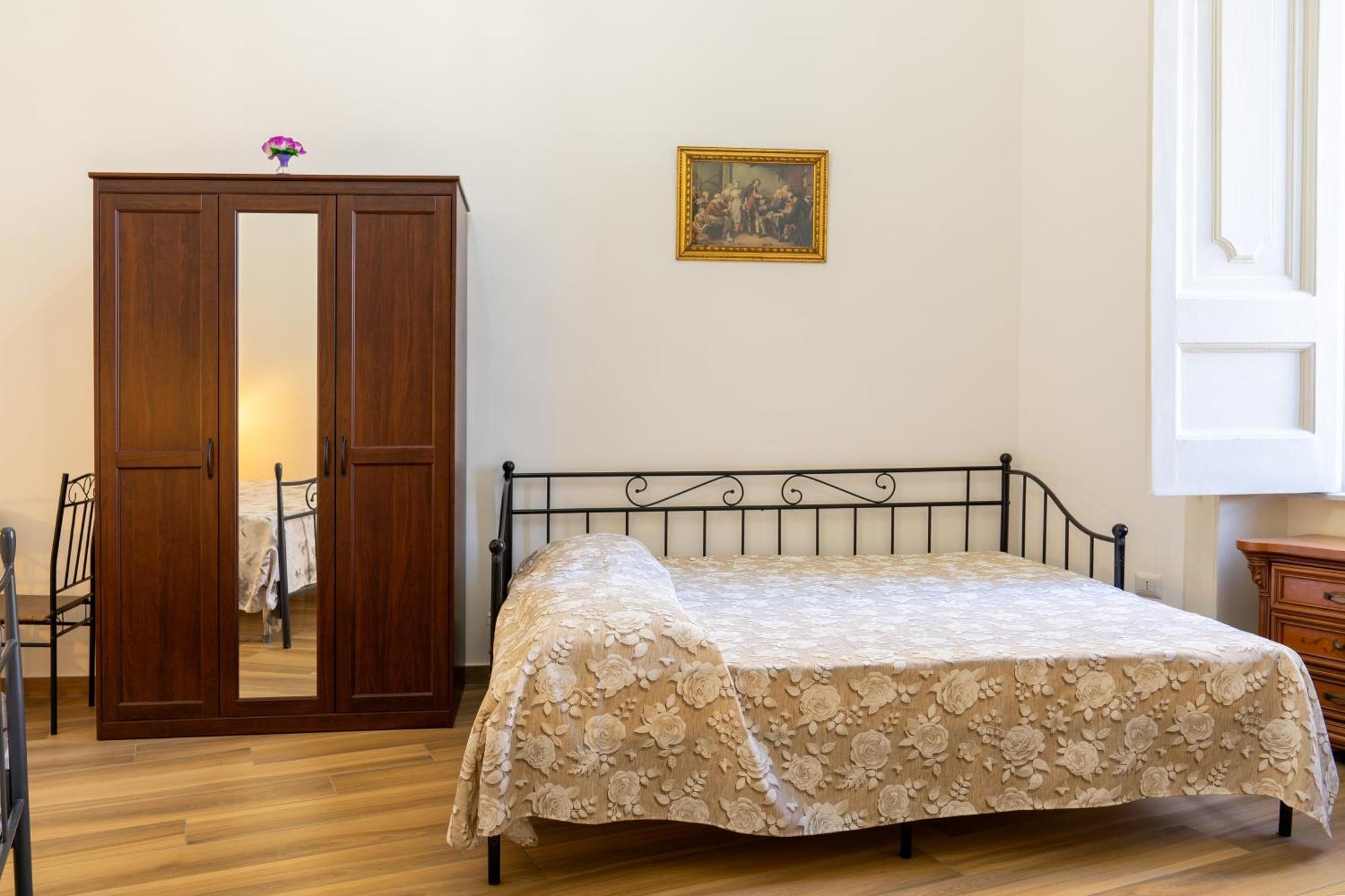 B&B Palazzo Sersale Napoli Buitenkant foto