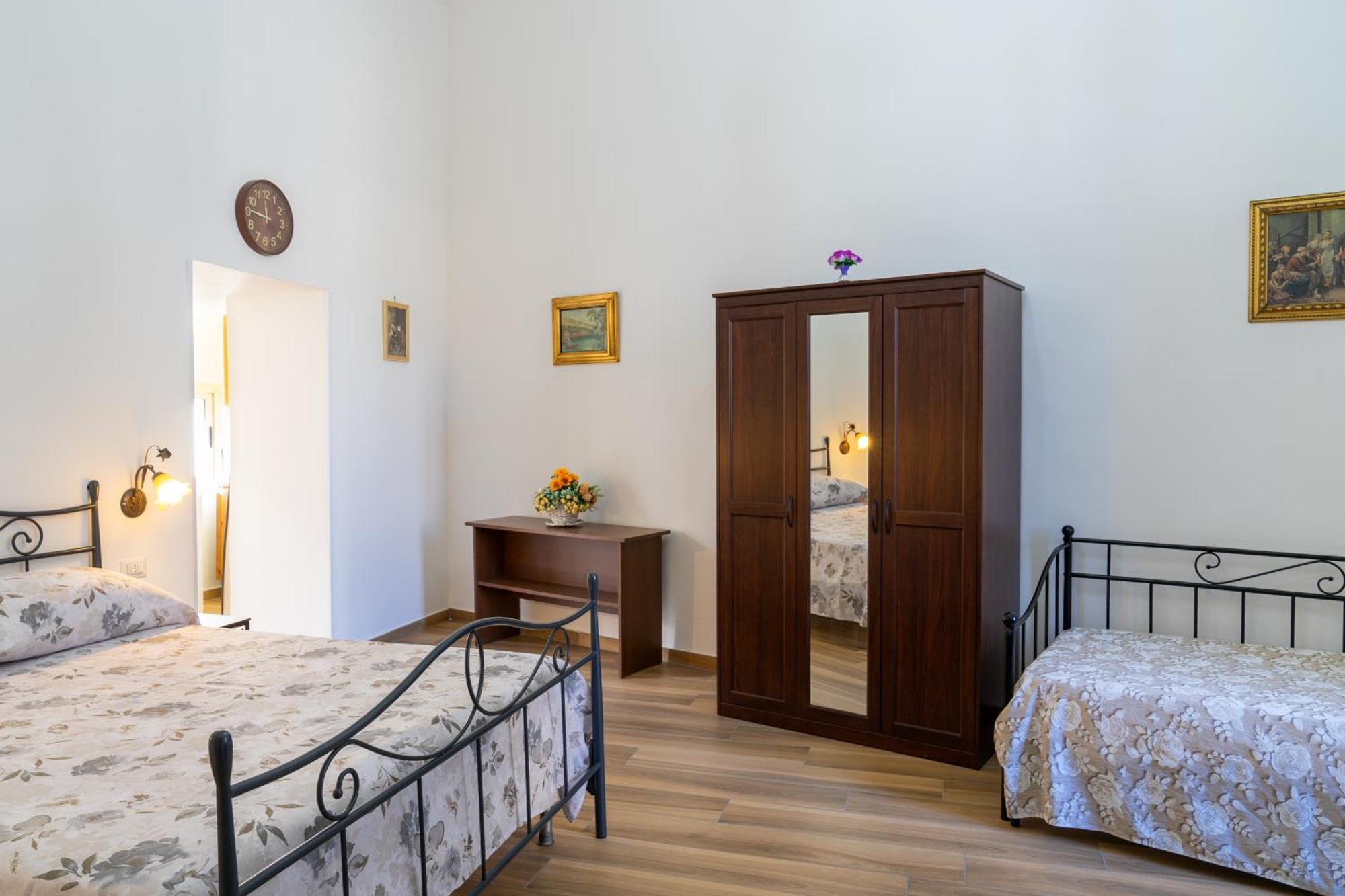 B&B Palazzo Sersale Napoli Buitenkant foto