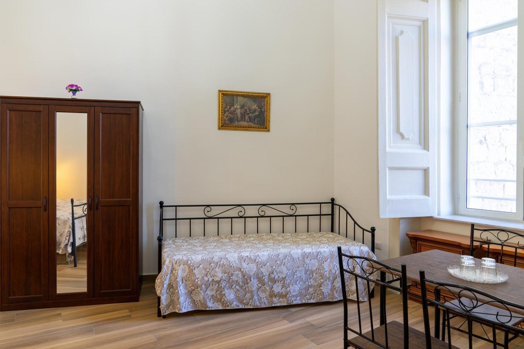 B&B Palazzo Sersale Napoli Buitenkant foto