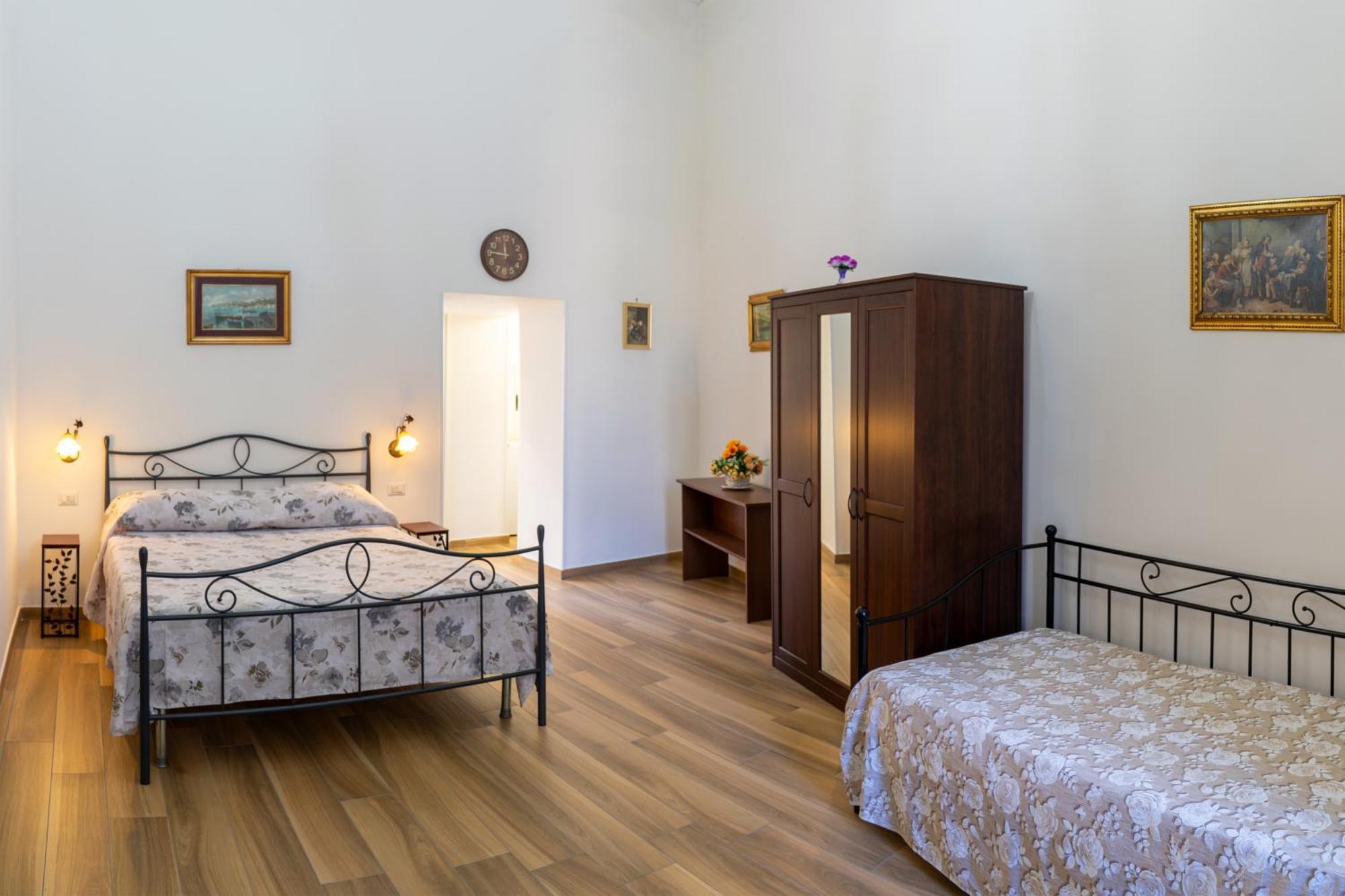B&B Palazzo Sersale Napoli Buitenkant foto
