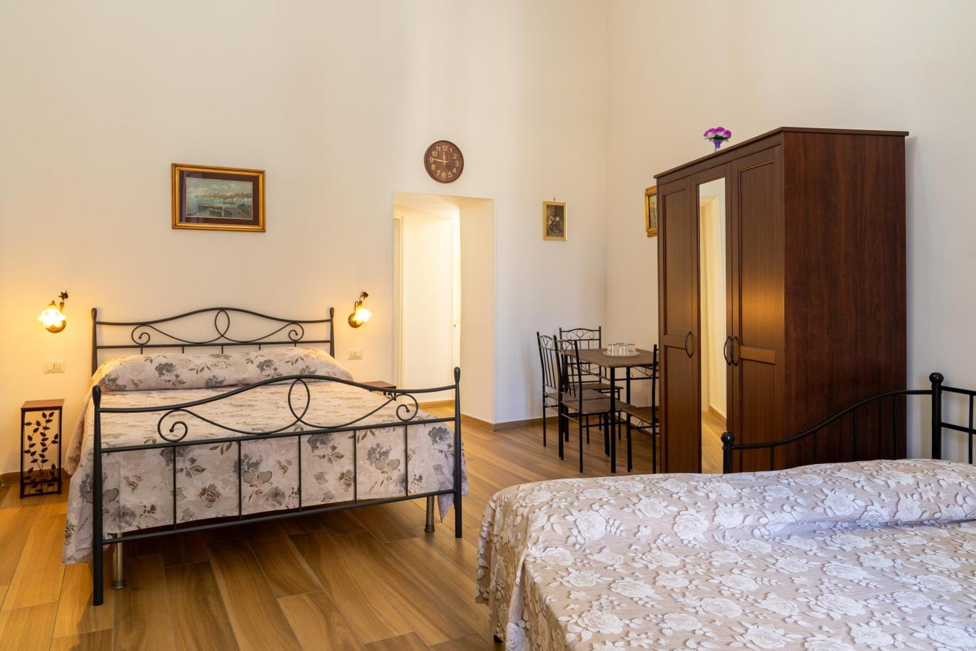 B&B Palazzo Sersale Napoli Buitenkant foto
