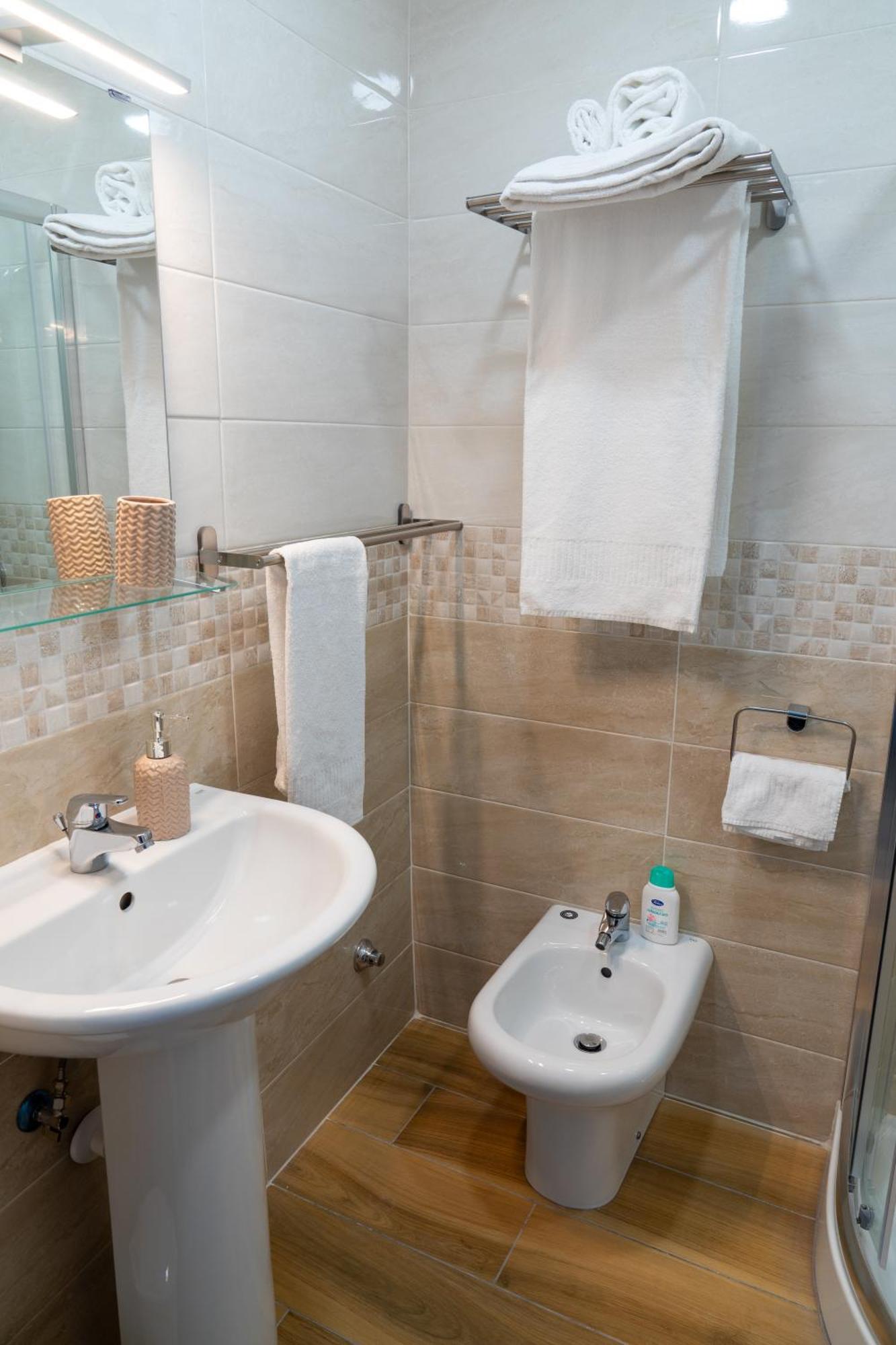 B&B Palazzo Sersale Napoli Buitenkant foto