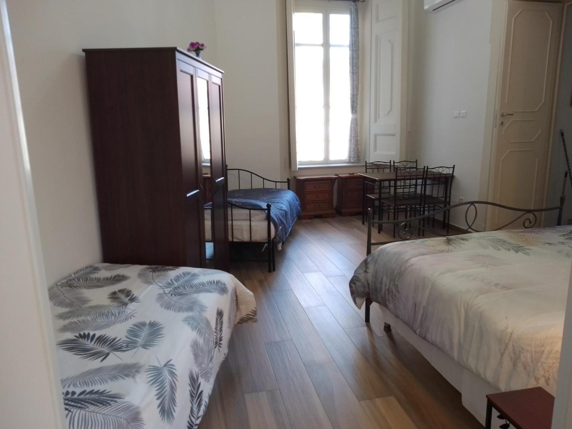 B&B Palazzo Sersale Napoli Buitenkant foto
